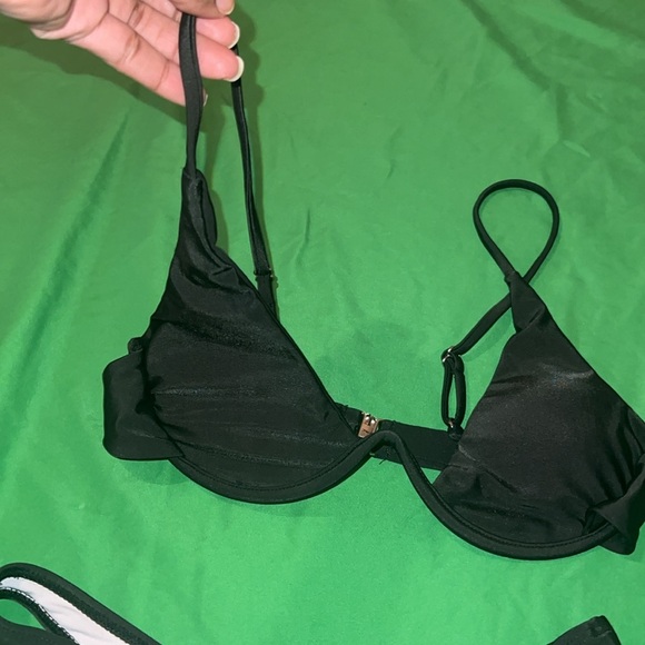 Elegant Black Women's Swimwear Set size Medium - Picture 3 of 5